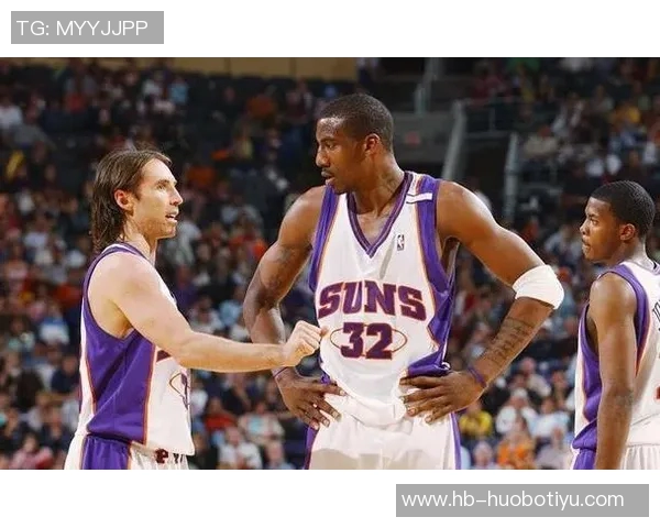 小斯重返赛场展现壮实身材太阳揭幕战再现昔日小霸王风采