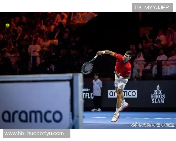 德约与C罗亲密互动造访网球中心互赠球衣与球拍